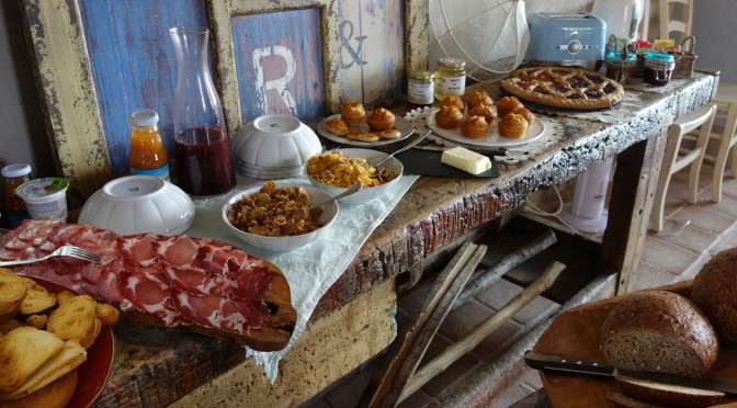 Il buffet della colazione alla Locanda degli Ultimi